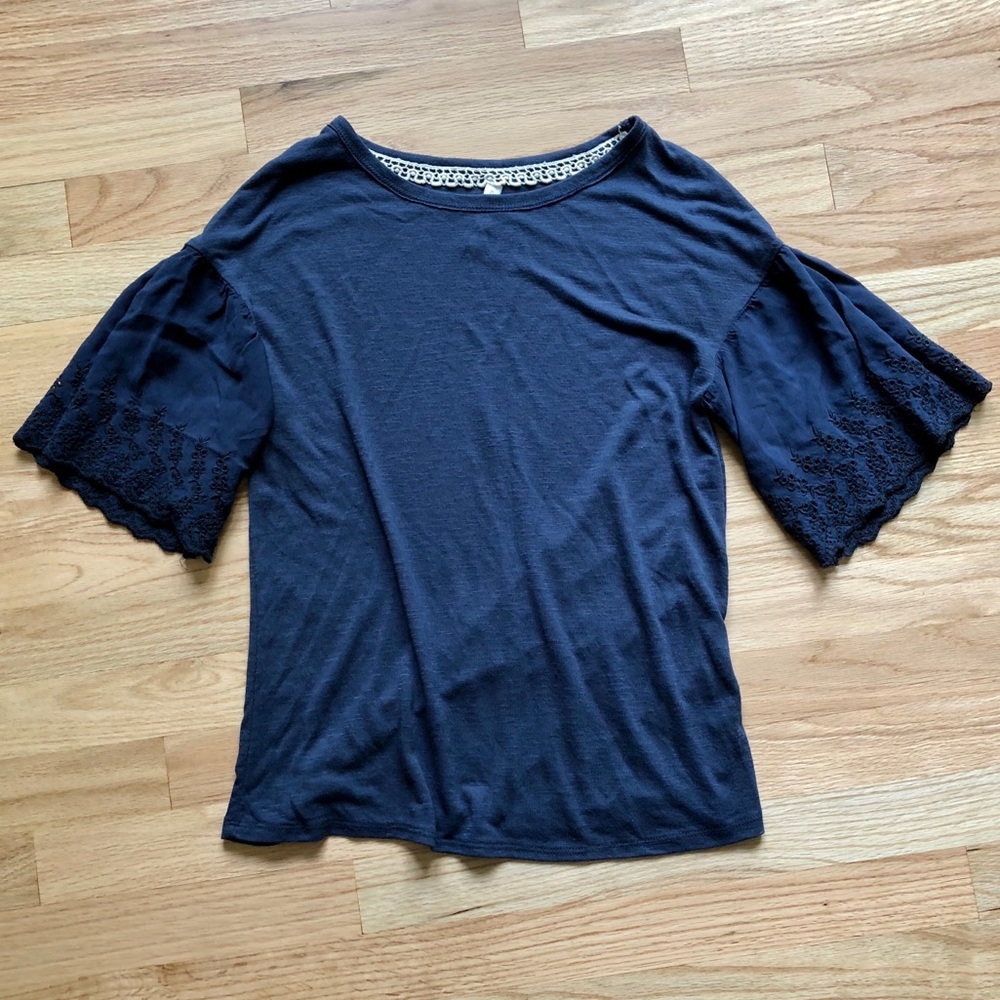 🎉 NAVY SHIRT WITH LACE DETAIL SLEEVES